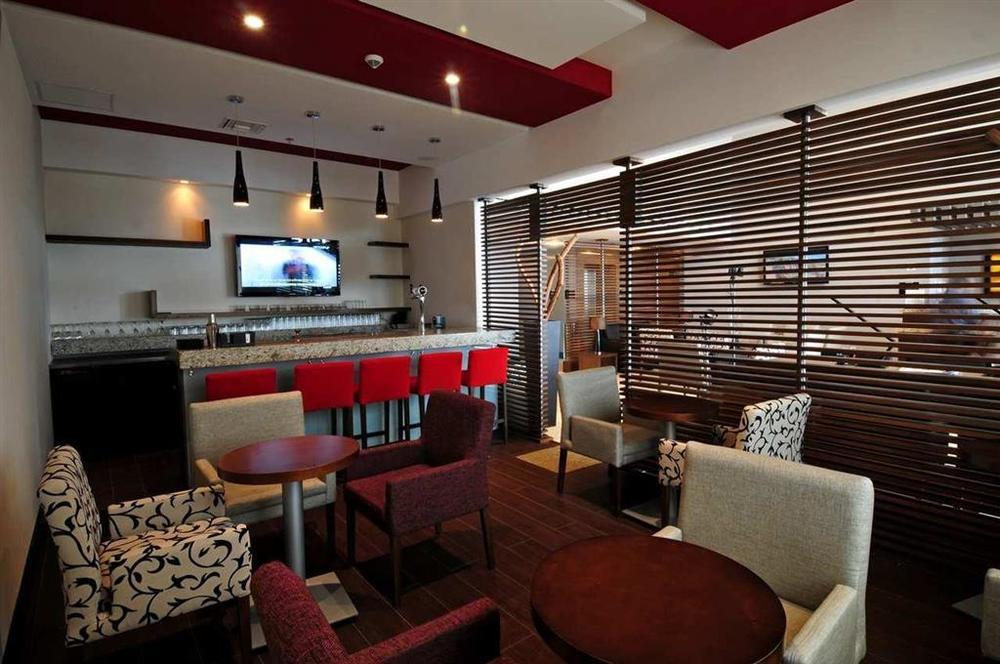 Hotel Doubletree By Hilton Querétaro Restaurace fotografie