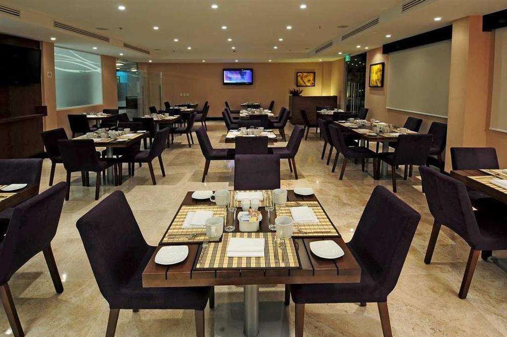 Hotel Doubletree By Hilton Querétaro Restaurace fotografie
