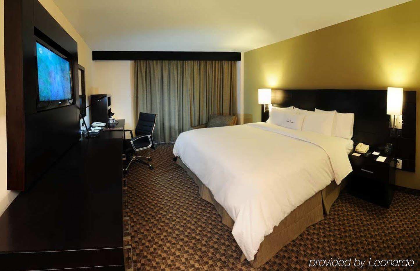 Hotel Doubletree By Hilton Querétaro Pokoj fotografie